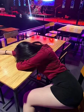 Đóng cảnh nóng bị bố chồng đụ (Update Chương 21)