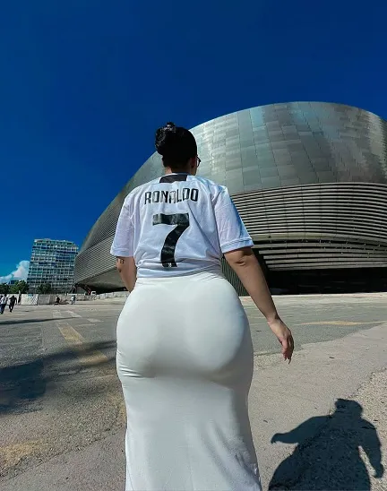 Vợ là đồ chơi cho người khác